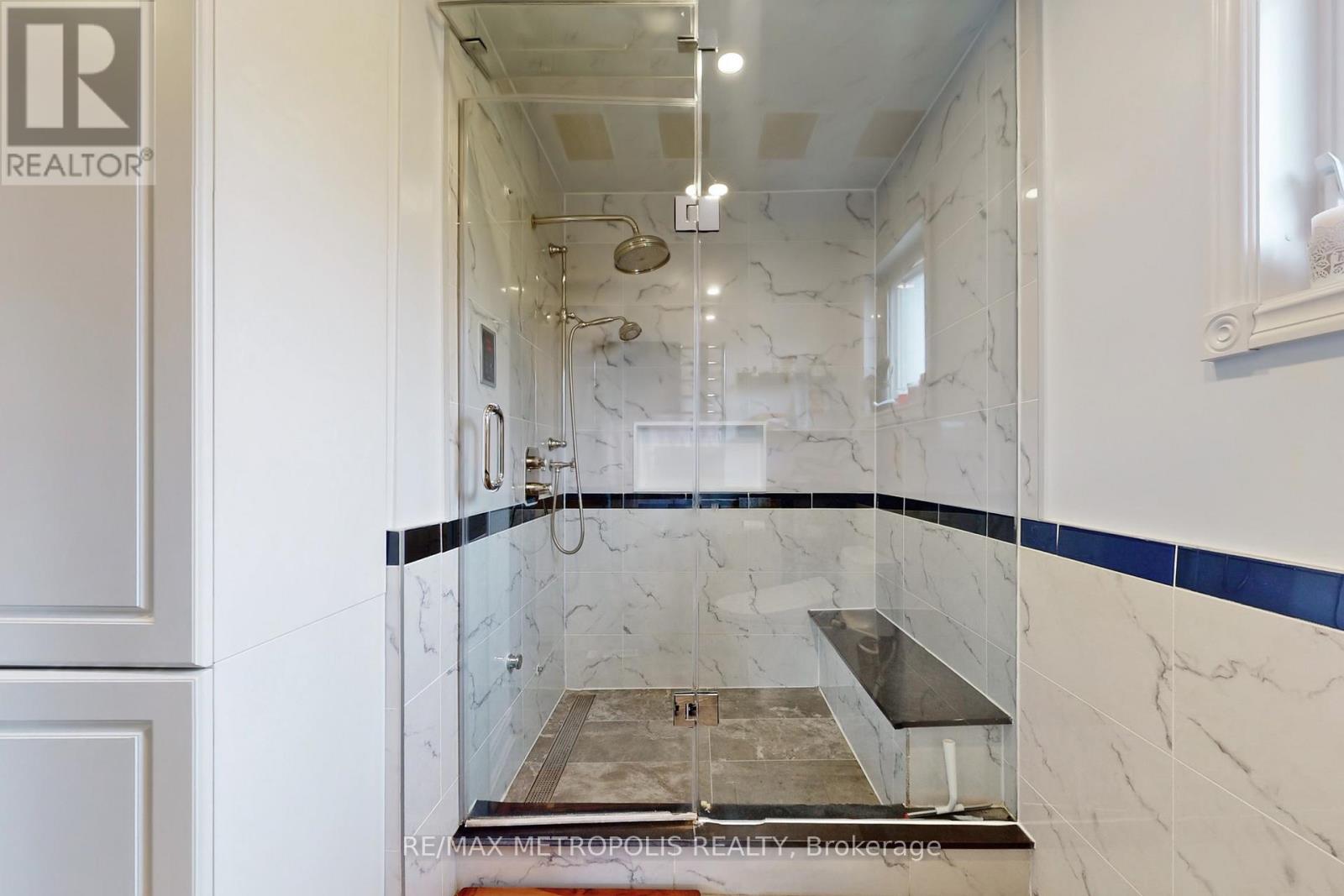 64 Mandel Crescent, Richmond Hill, Ontario  L4C 9Z7 - Photo 31 - N12545510