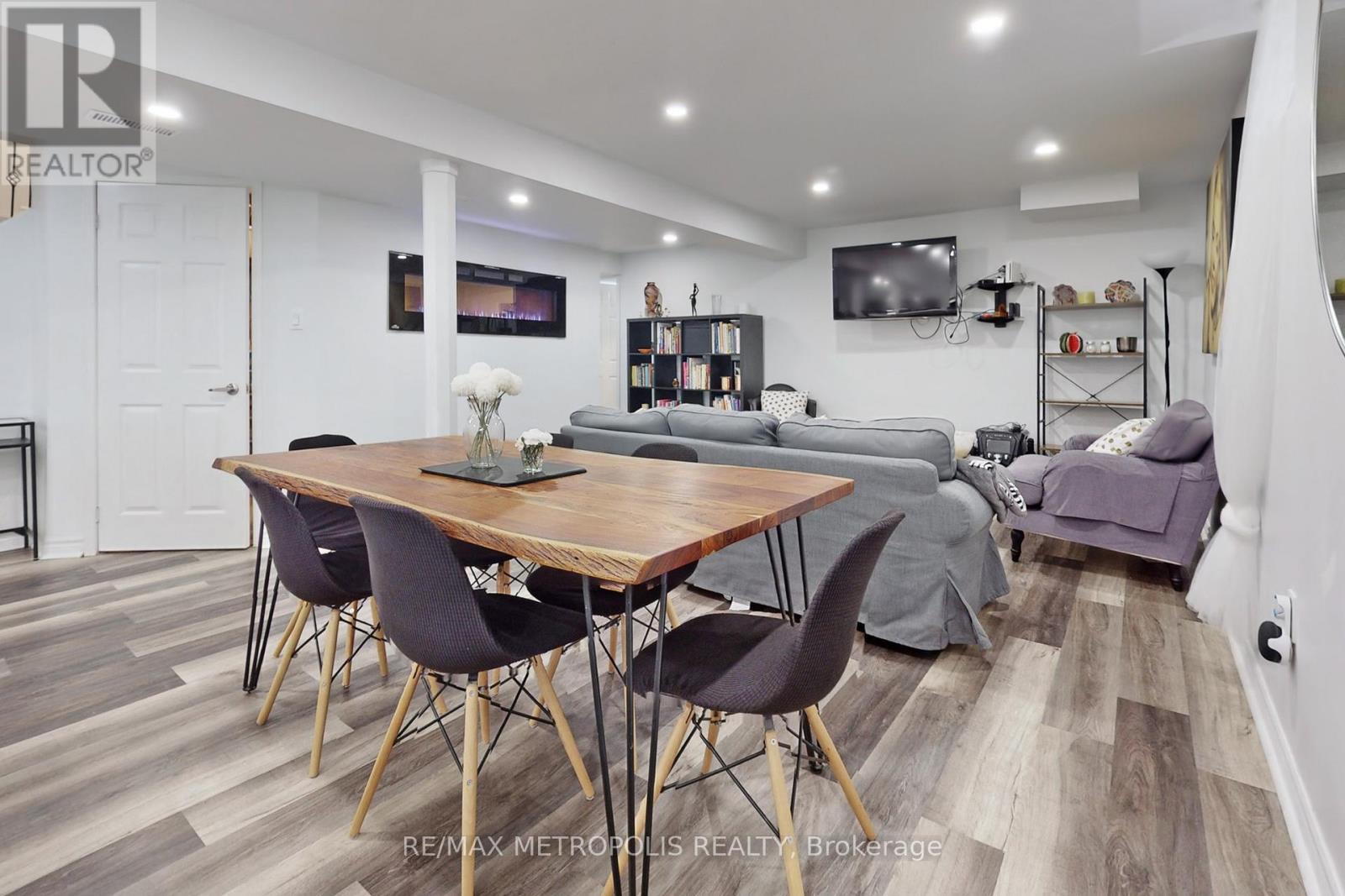 64 Mandel Crescent, Richmond Hill, Ontario  L4C 9Z7 - Photo 38 - N12545510