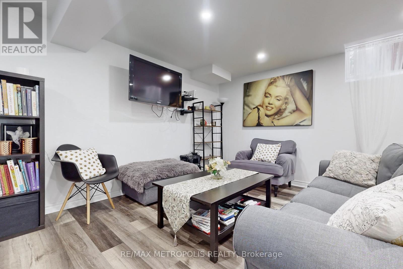 64 Mandel Crescent, Richmond Hill, Ontario  L4C 9Z7 - Photo 41 - N12545510