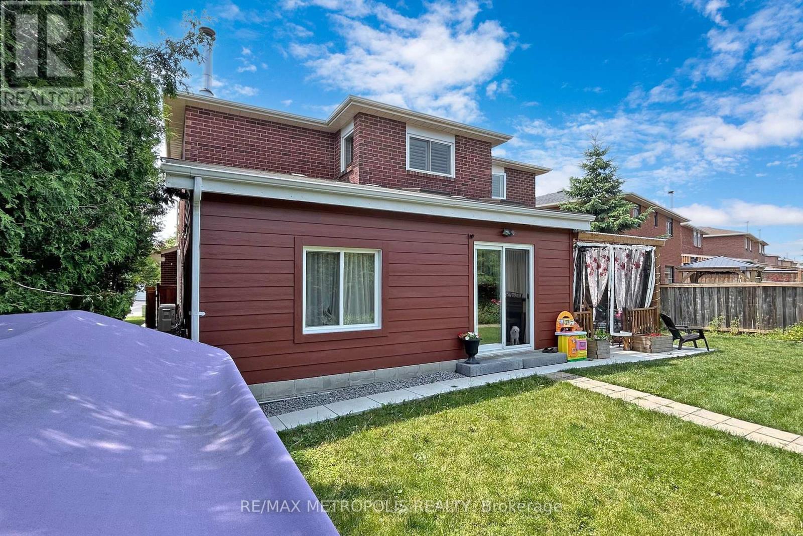 64 Mandel Crescent, Richmond Hill, Ontario  L4C 9Z7 - Photo 47 - N12545510