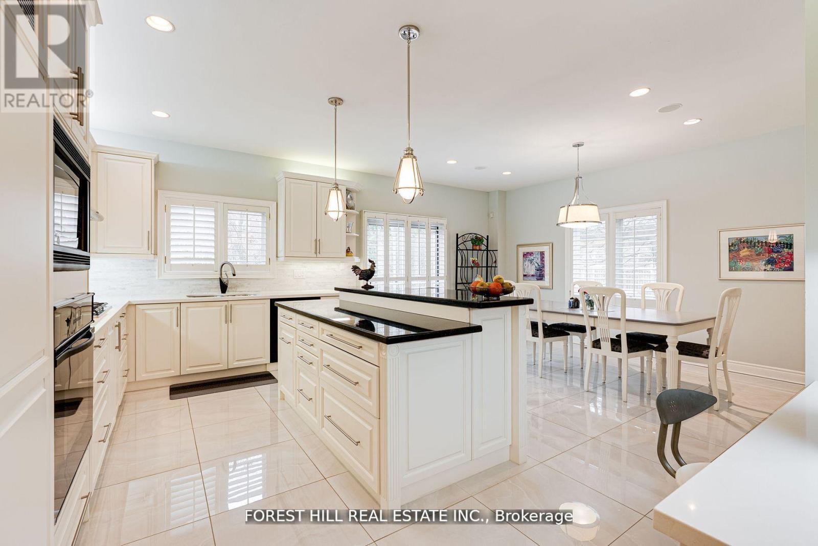 66 Sanibel Crescent, Vaughan, Ontario  L4J 8K7 - Photo 4 - N12545520