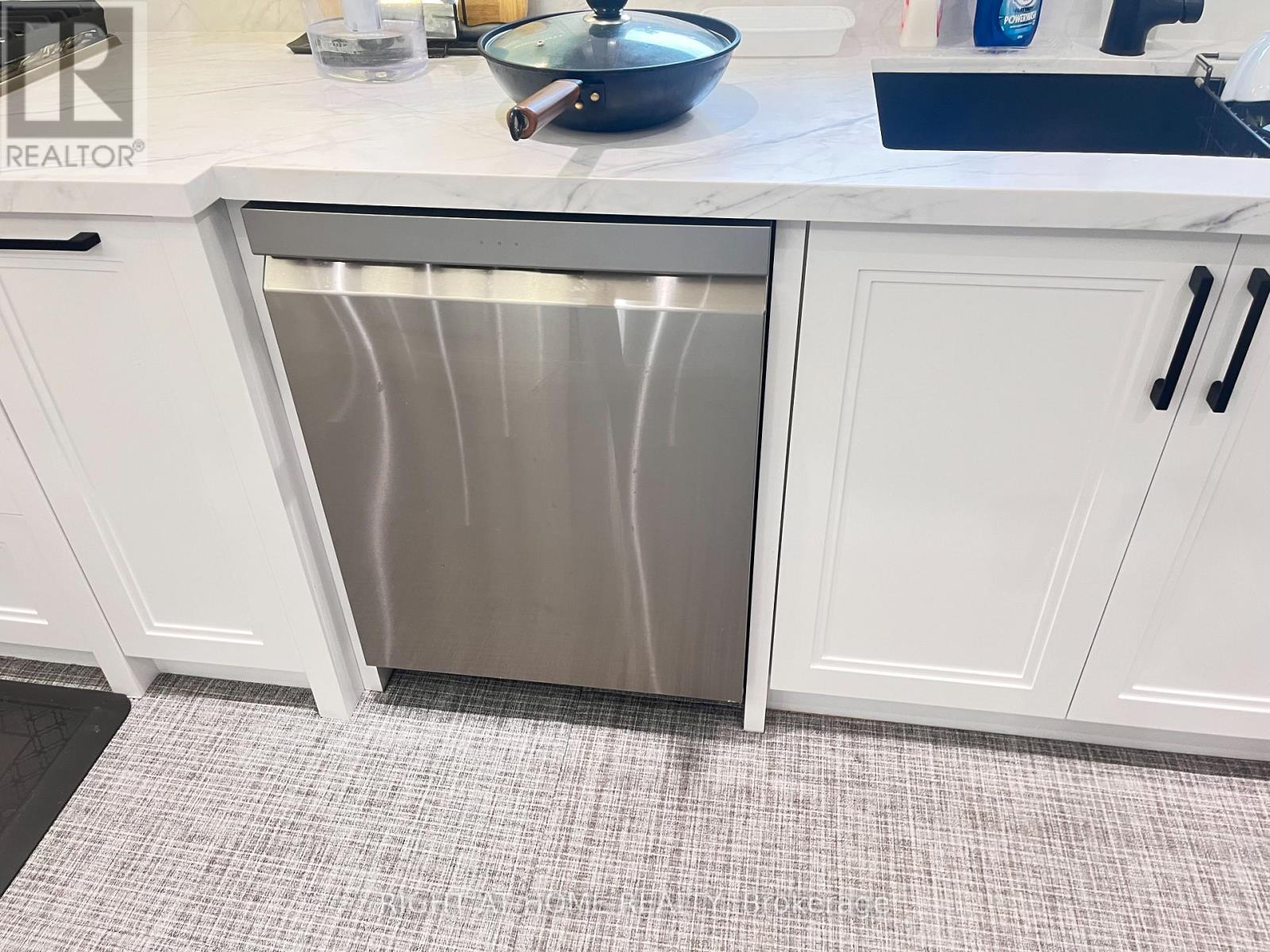 Main - 7 Warlock Crescent, Toronto, Ontario  M2K 2H8 - Photo 11 - C12498490