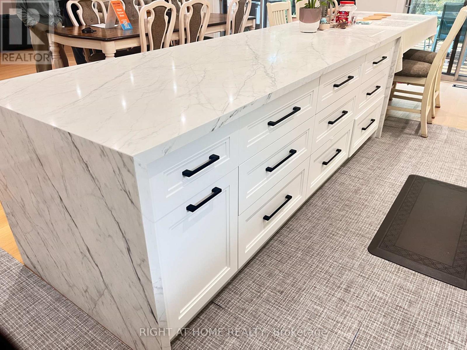 Main - 7 Warlock Crescent, Toronto, Ontario  M2K 2H8 - Photo 9 - C12498490