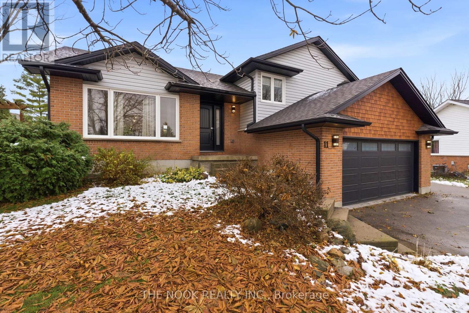 11 Lynn Crescent, Brock, Ontario L0E 1E0 - Photo 3 - N12545254