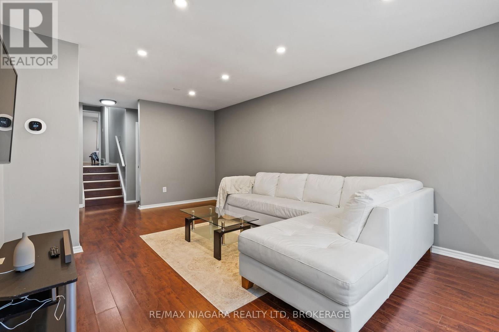 19 Lampman Crescent, Thorold, Ontario L2V 4K6 - Photo 12 - X12545606