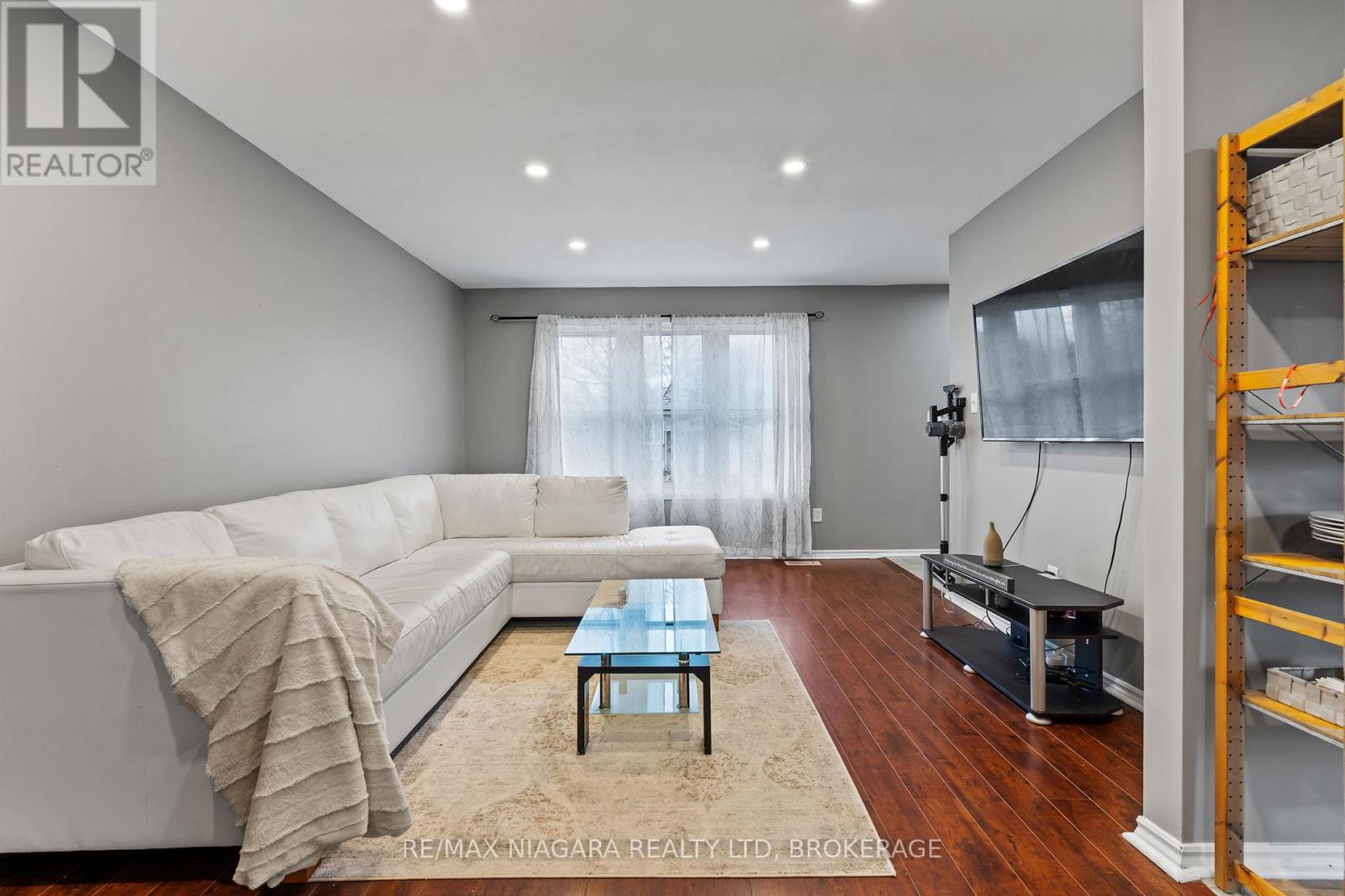 19 Lampman Crescent, Thorold, Ontario L2V 4K6 - Photo 13 - X12545606