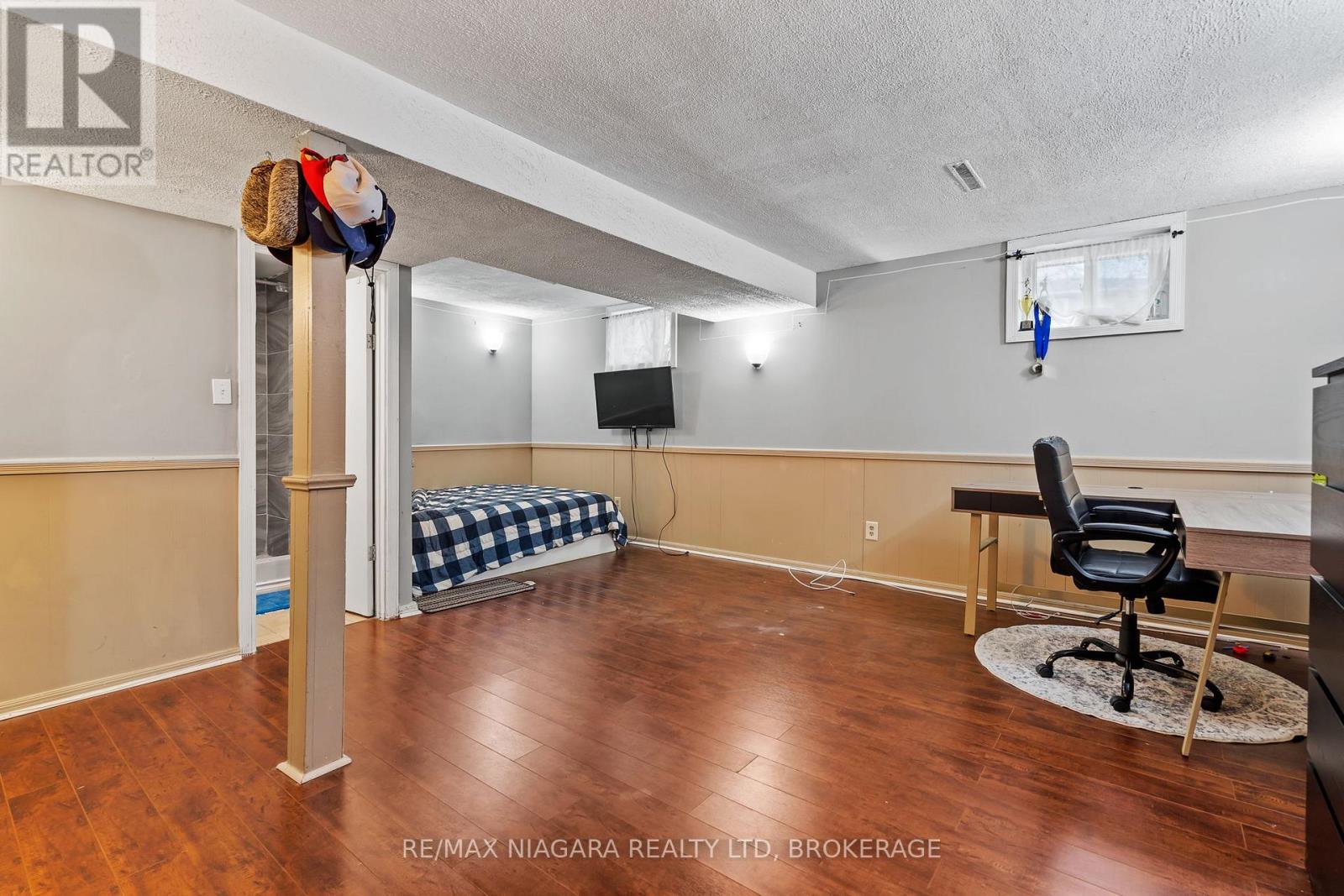 19 Lampman Crescent, Thorold, Ontario L2V 4K6 - Photo 19 - X12545606