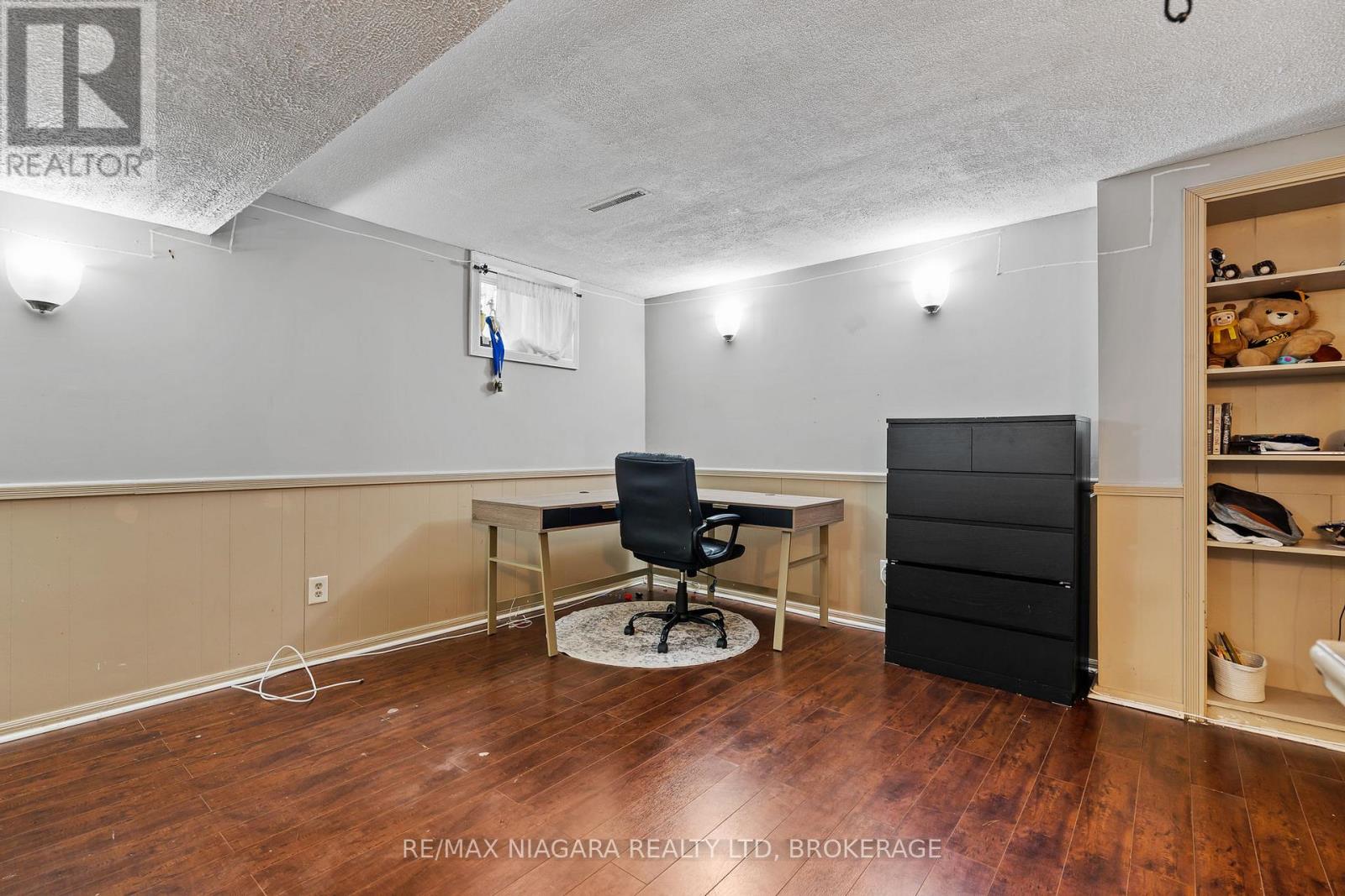 19 Lampman Crescent, Thorold, Ontario L2V 4K6 - Photo 20 - X12545606