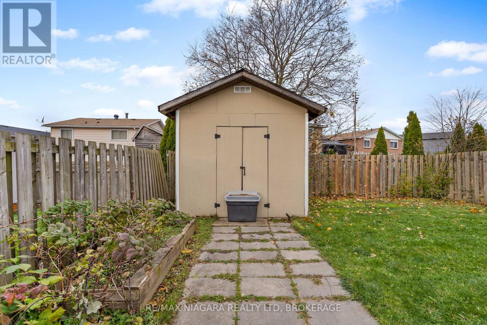 19 Lampman Crescent, Thorold, Ontario L2V 4K6 - Photo 24 - X12545606