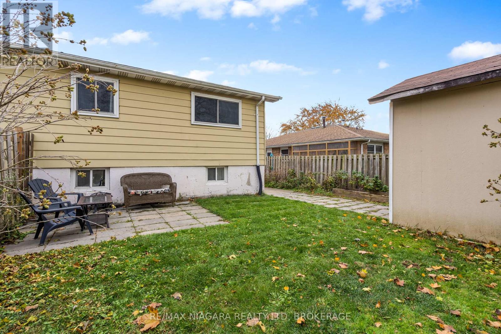 19 Lampman Crescent, Thorold, Ontario L2V 4K6 - Photo 27 - X12545606