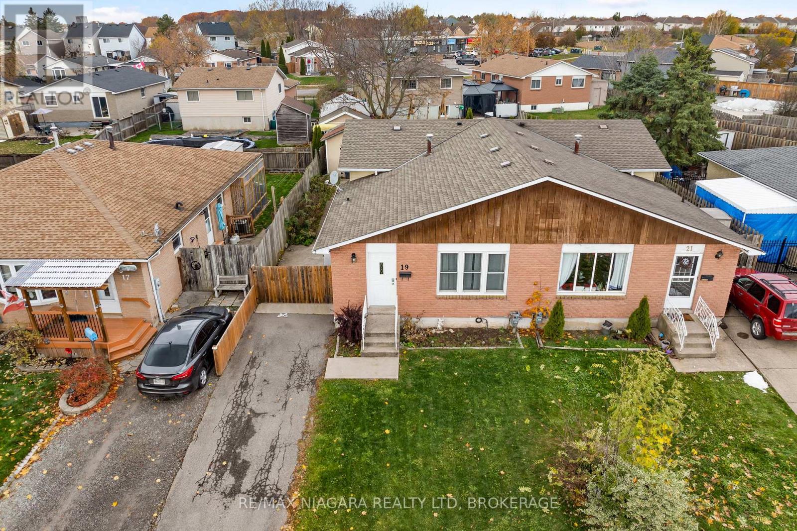 19 Lampman Crescent, Thorold, Ontario L2V 4K6 - Photo 28 - X12545606