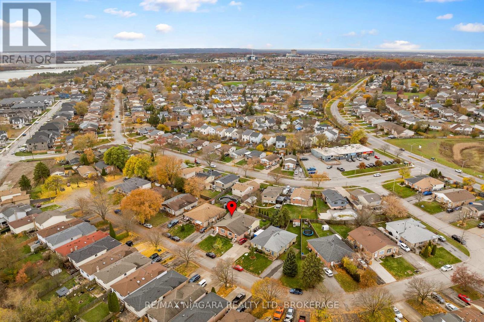 19 Lampman Crescent, Thorold, Ontario L2V 4K6 - Photo 30 - X12545606