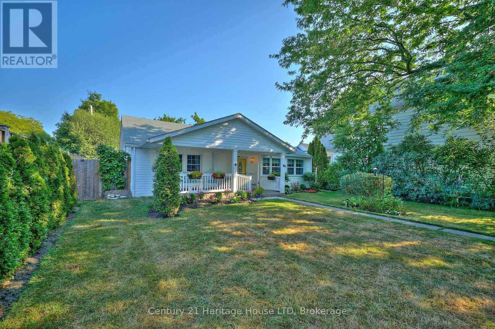 662 Lakeshore Road, Fort Erie, Ontario L2A 1B9 - Photo 2 - X12545772