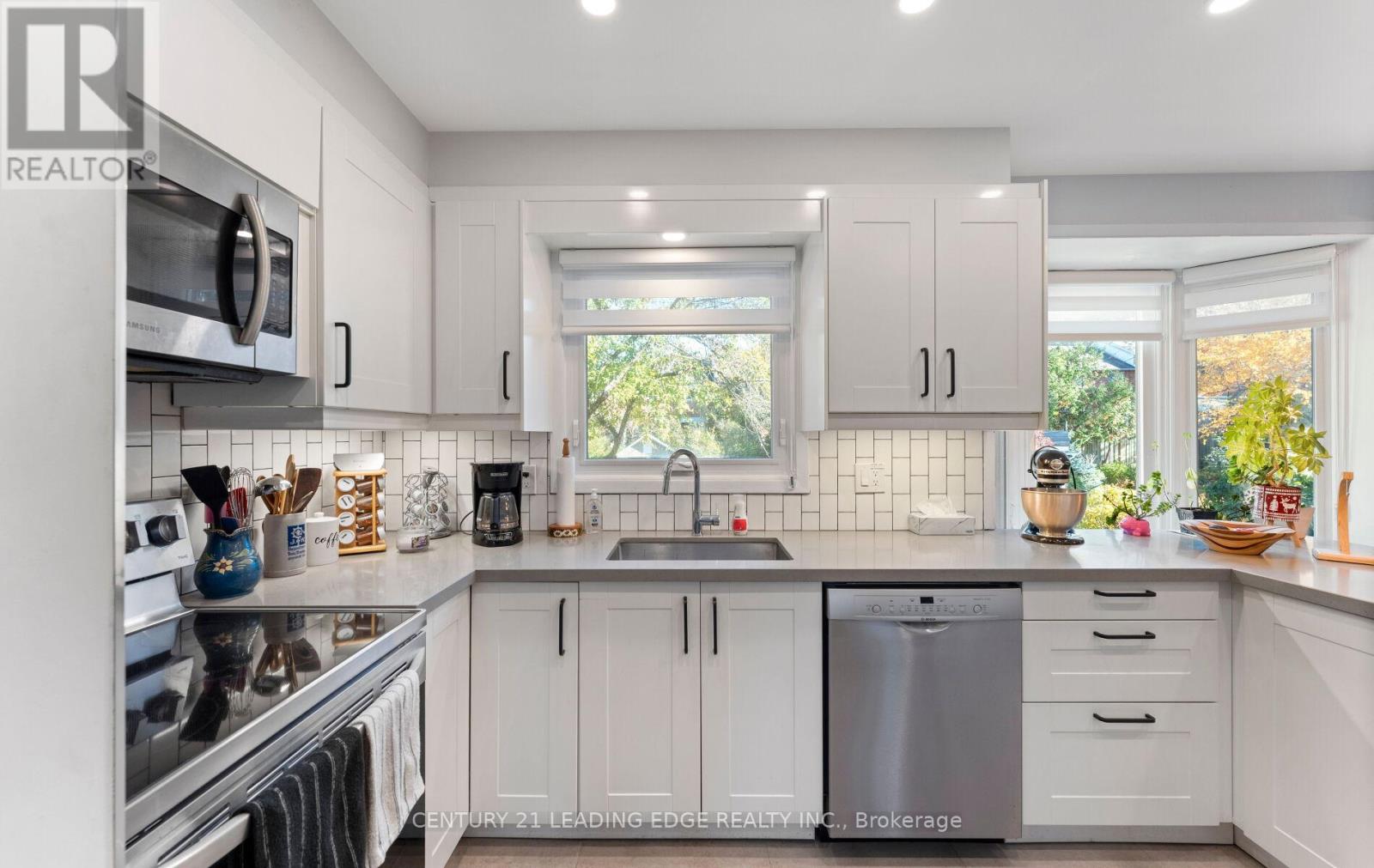 45 Bayview Drive, Barrie, Ontario L4N 3N8 - Photo 17 - S12545480