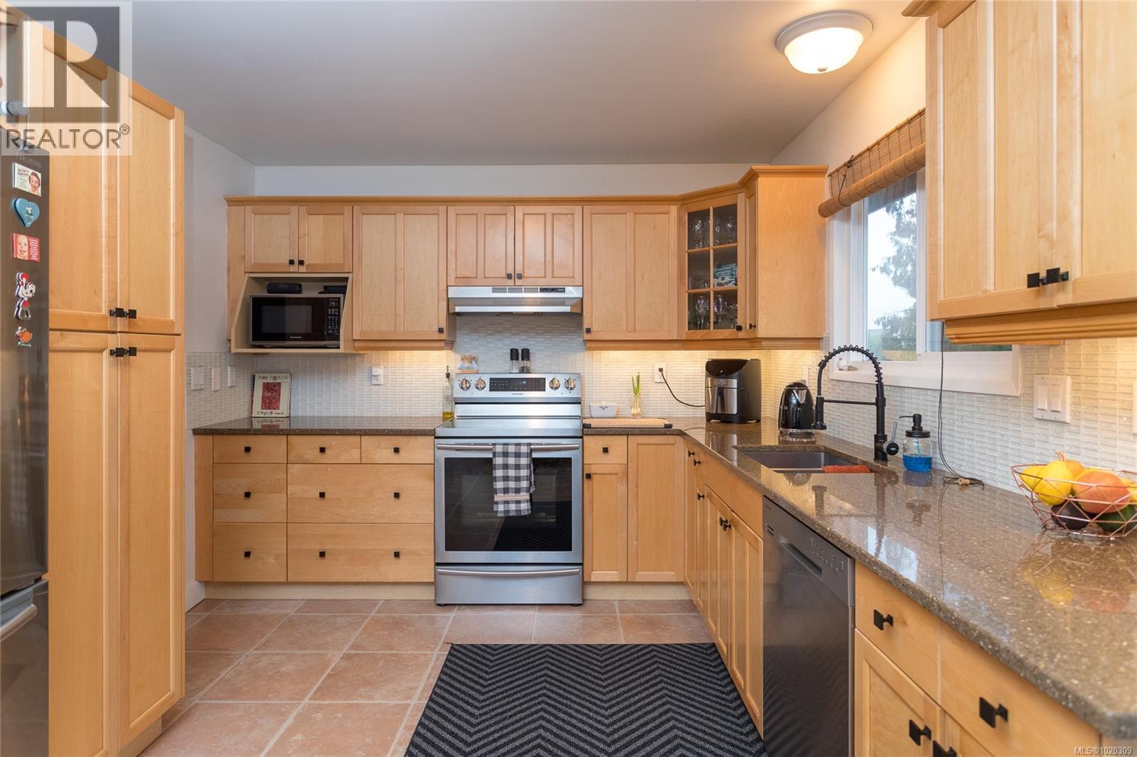 9583 Christine Pl, Sidney, British Columbia  V8L 2S7 - Photo 11 - 1020309