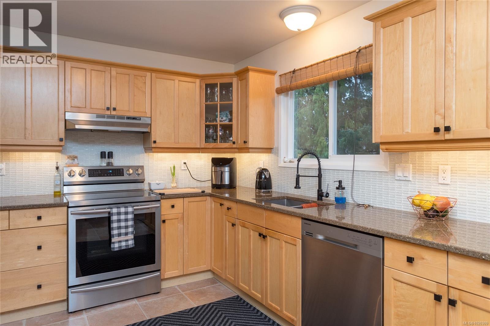 9583 Christine Pl, Sidney, British Columbia  V8L 2S7 - Photo 12 - 1020309