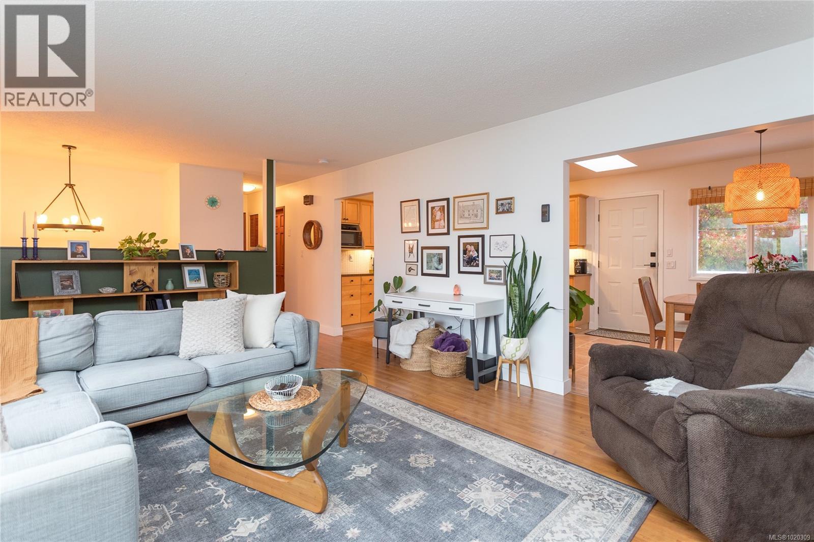 9583 Christine Pl, Sidney, British Columbia  V8L 2S7 - Photo 5 - 1020309