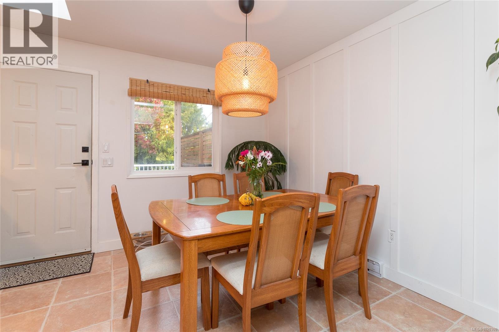 9583 Christine Pl, Sidney, British Columbia  V8L 2S7 - Photo 7 - 1020309