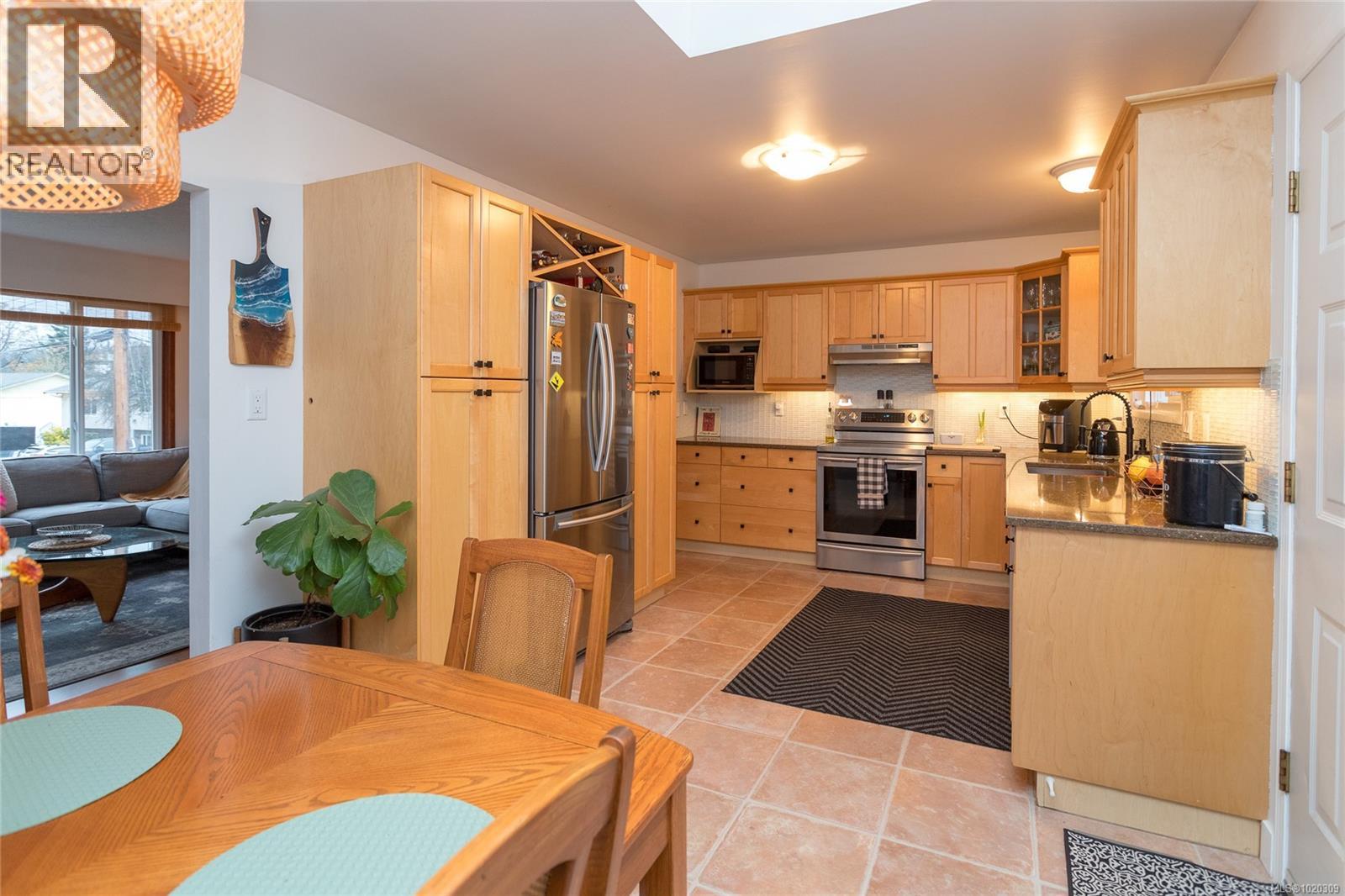 9583 Christine Pl, Sidney, British Columbia  V8L 2S7 - Photo 9 - 1020309