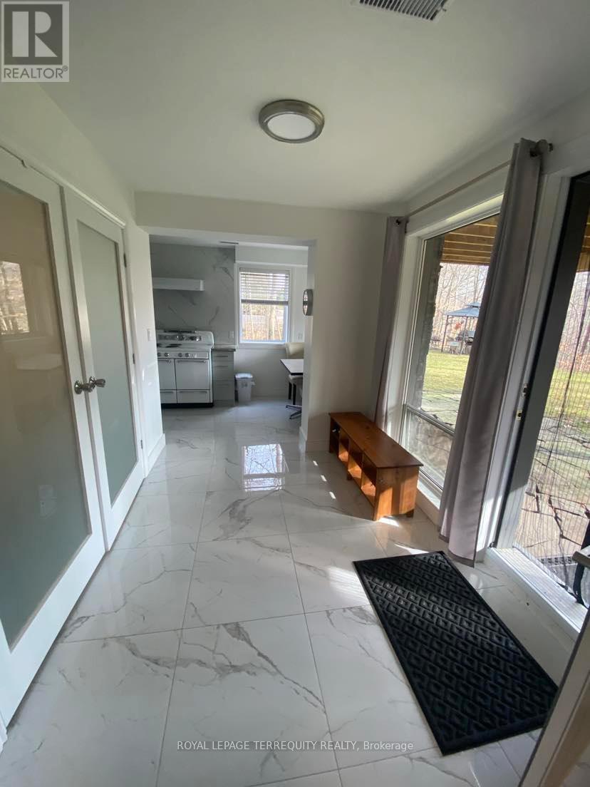 Main - 59 Leggett Avenue, Toronto, Ontario  M9P 1X3 - Photo 11 - W12545408