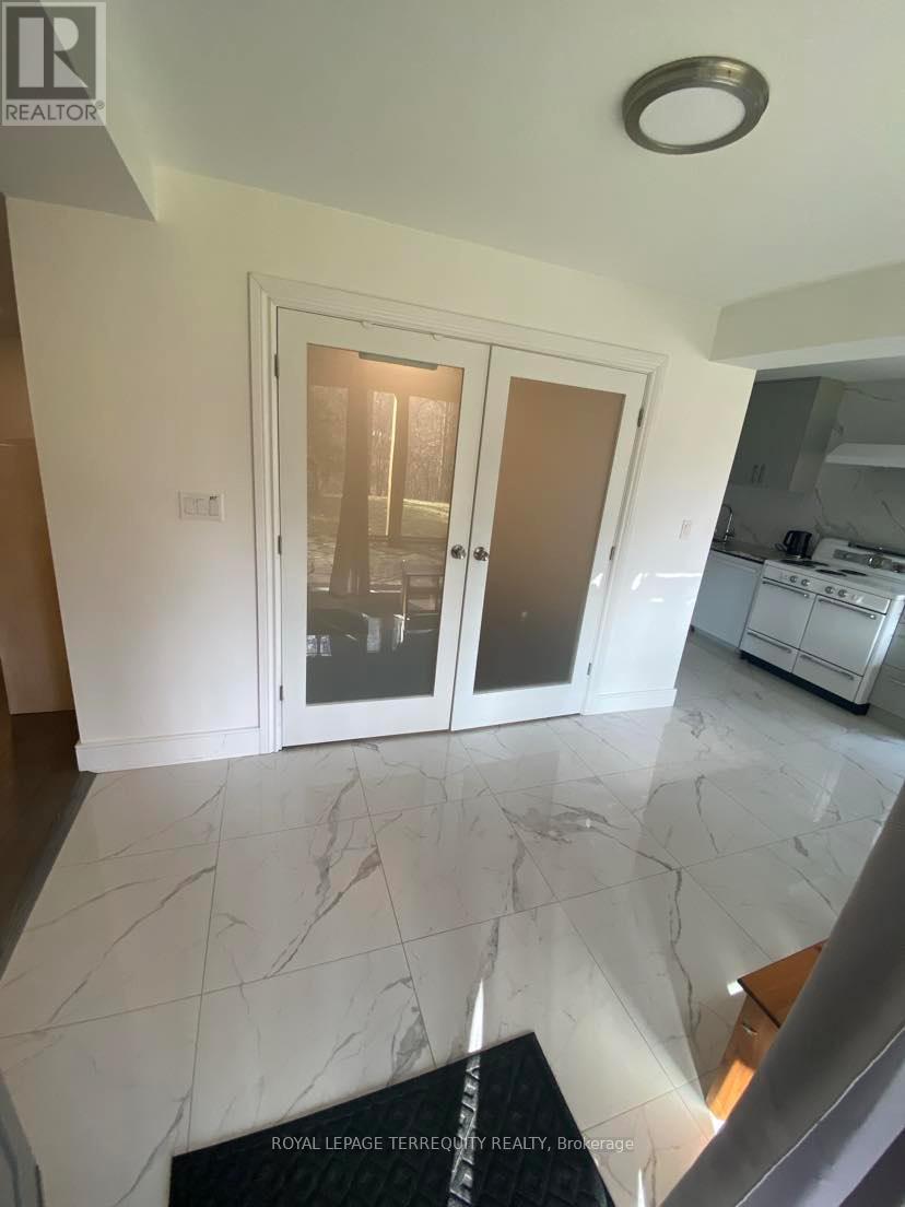 Main - 59 Leggett Avenue, Toronto, Ontario  M9P 1X3 - Photo 12 - W12545408