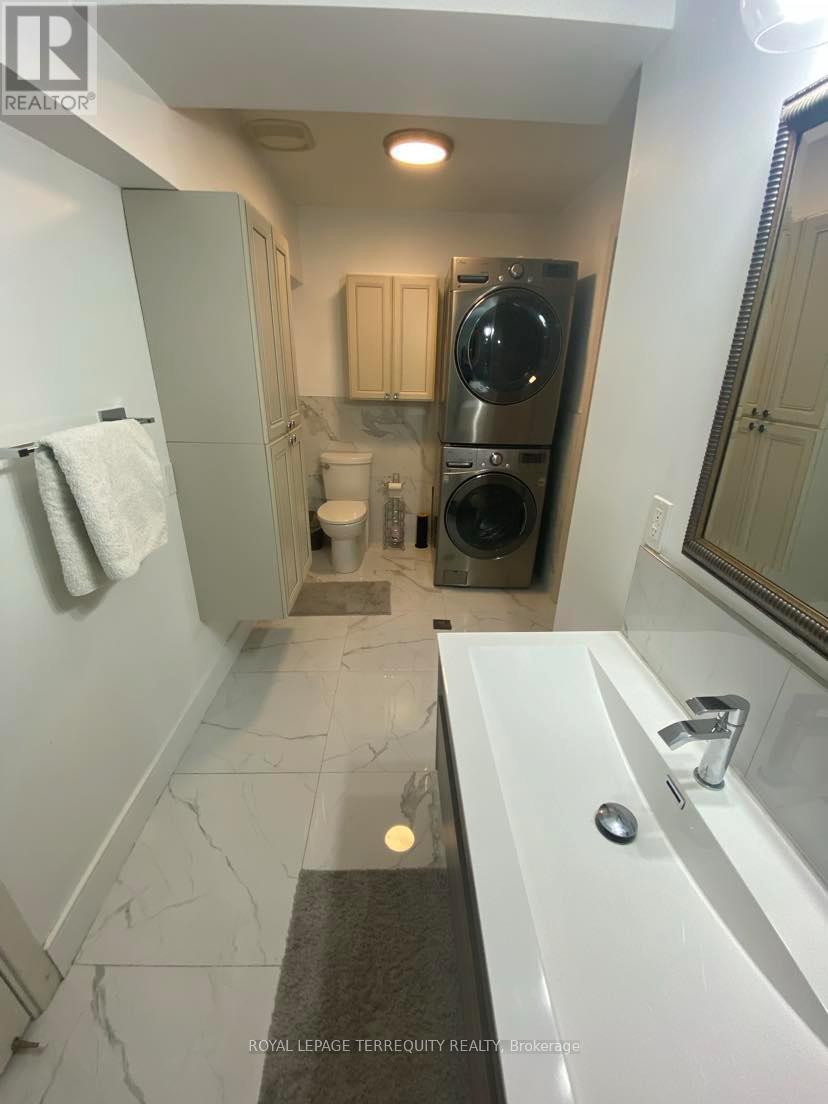 Main - 59 Leggett Avenue, Toronto, Ontario  M9P 1X3 - Photo 6 - W12545408