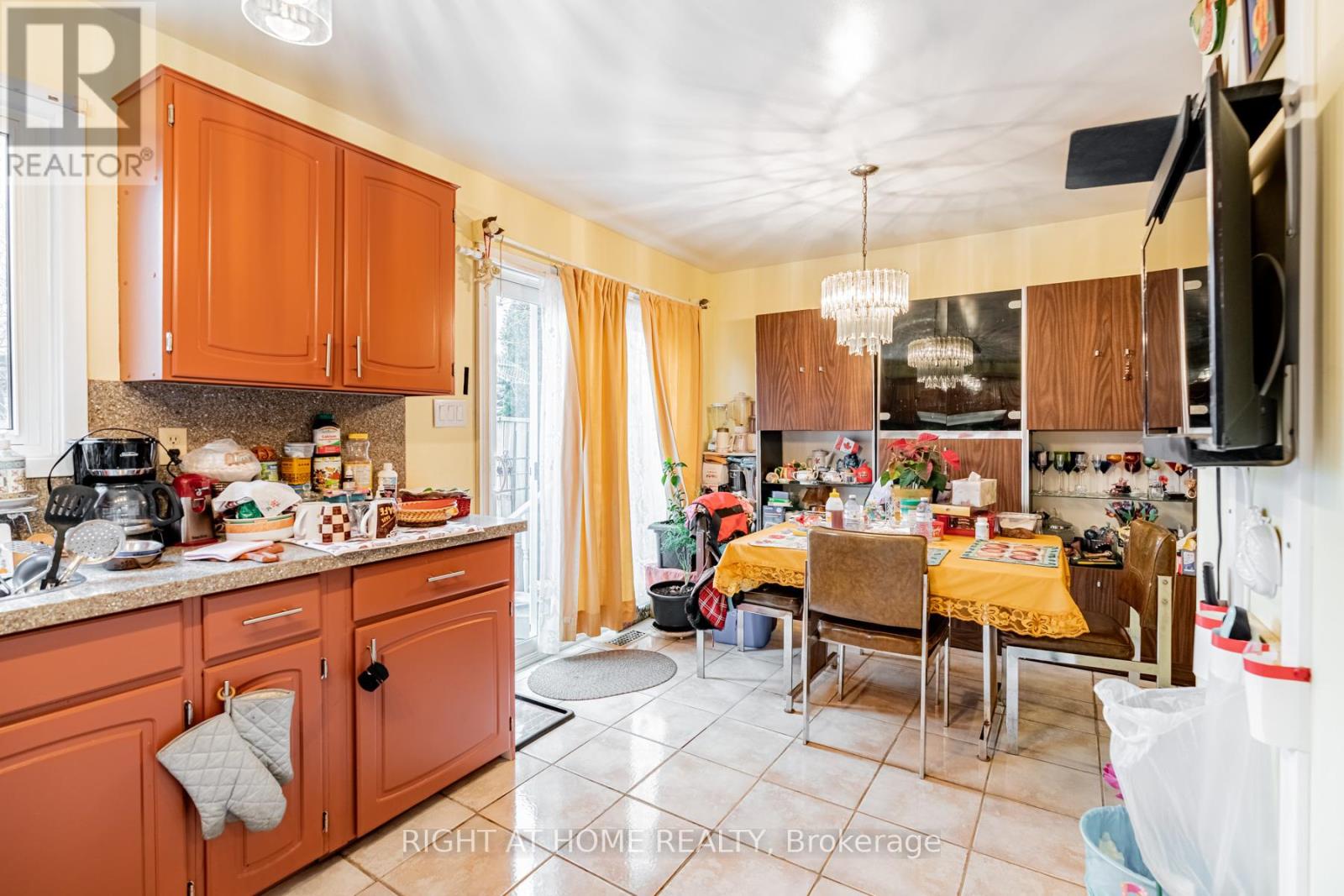 4278 Sawmill Valley Drive, Mississauga, Ontario  L5L 3M9 - Photo 10 - W12545416