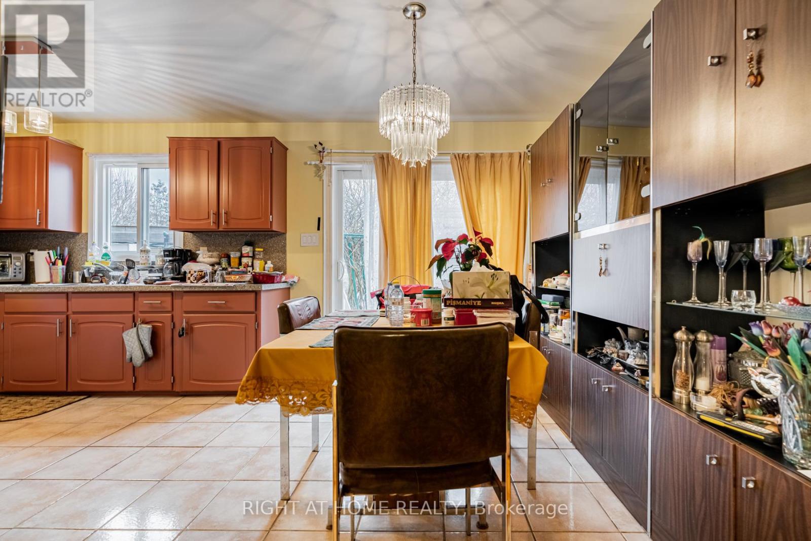 4278 Sawmill Valley Drive, Mississauga, Ontario  L5L 3M9 - Photo 12 - W12545416