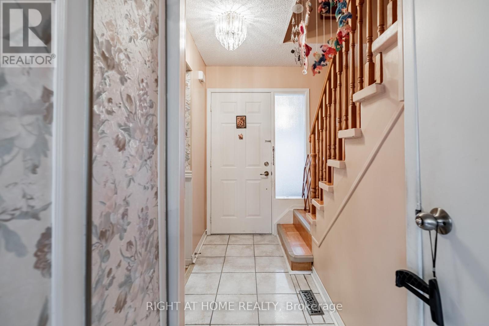 4278 Sawmill Valley Drive, Mississauga, Ontario  L5L 3M9 - Photo 18 - W12545416