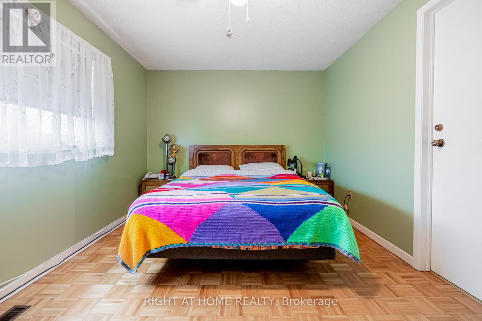 4278 Sawmill Valley Drive, Mississauga, Ontario  L5L 3M9 - Photo 25 - W12545416