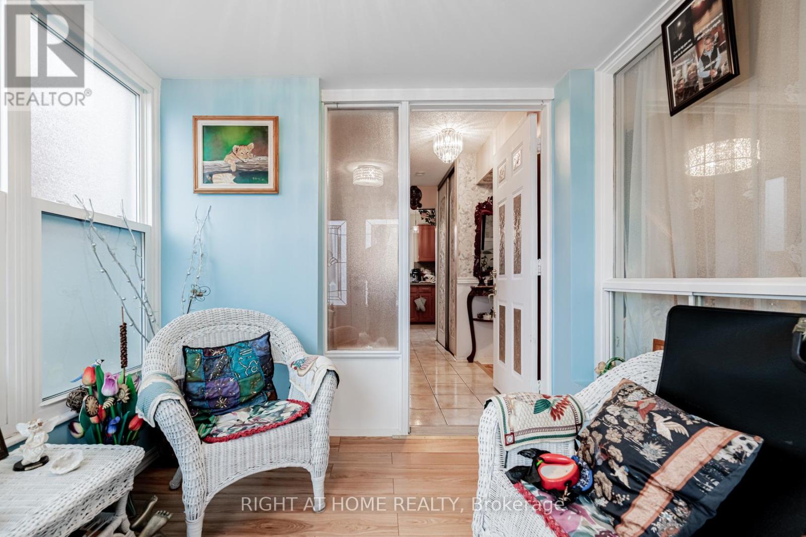 4278 Sawmill Valley Drive, Mississauga, Ontario  L5L 3M9 - Photo 4 - W12545416