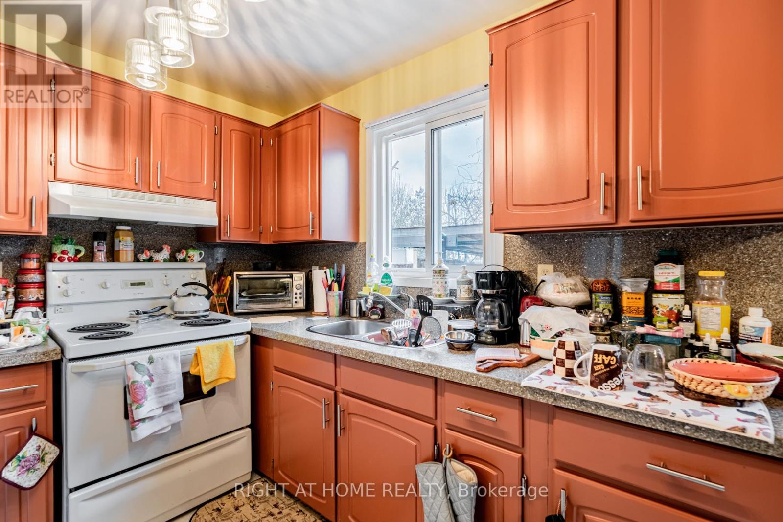 4278 Sawmill Valley Drive, Mississauga, Ontario  L5L 3M9 - Photo 8 - W12545416