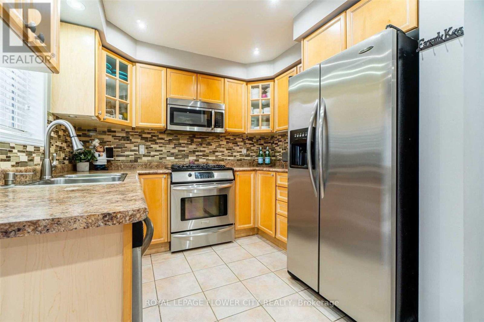 65 Sedgewick Circle, Brampton, Ontario L7A 2P5 - Photo 5 - W12545420