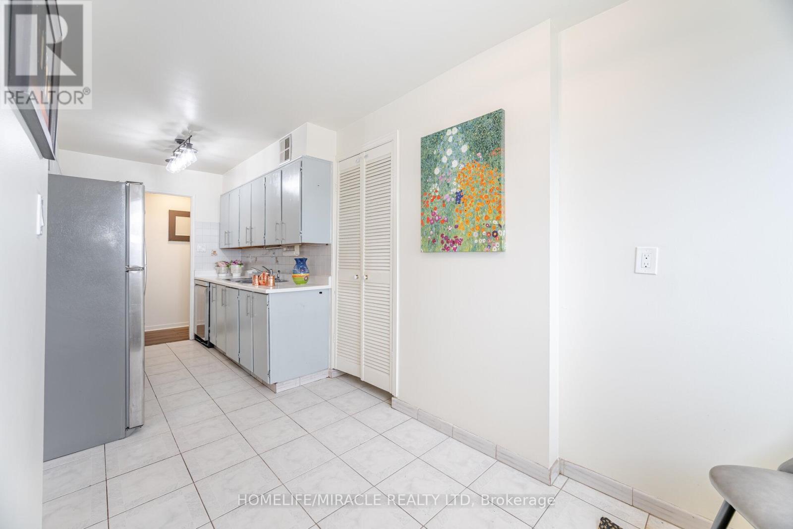 1501 - 50 Elm Drive East, Mississauga, Ontario L5A 3X2 - Photo 16 - W12545448