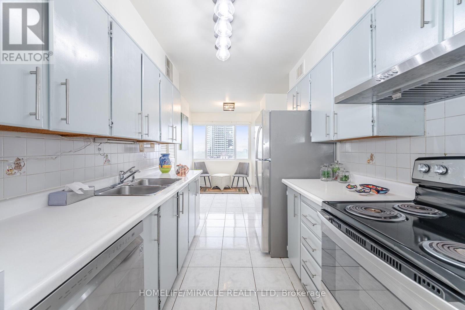 1501 - 50 Elm Drive East, Mississauga, Ontario L5A 3X2 - Photo 19 - W12545448