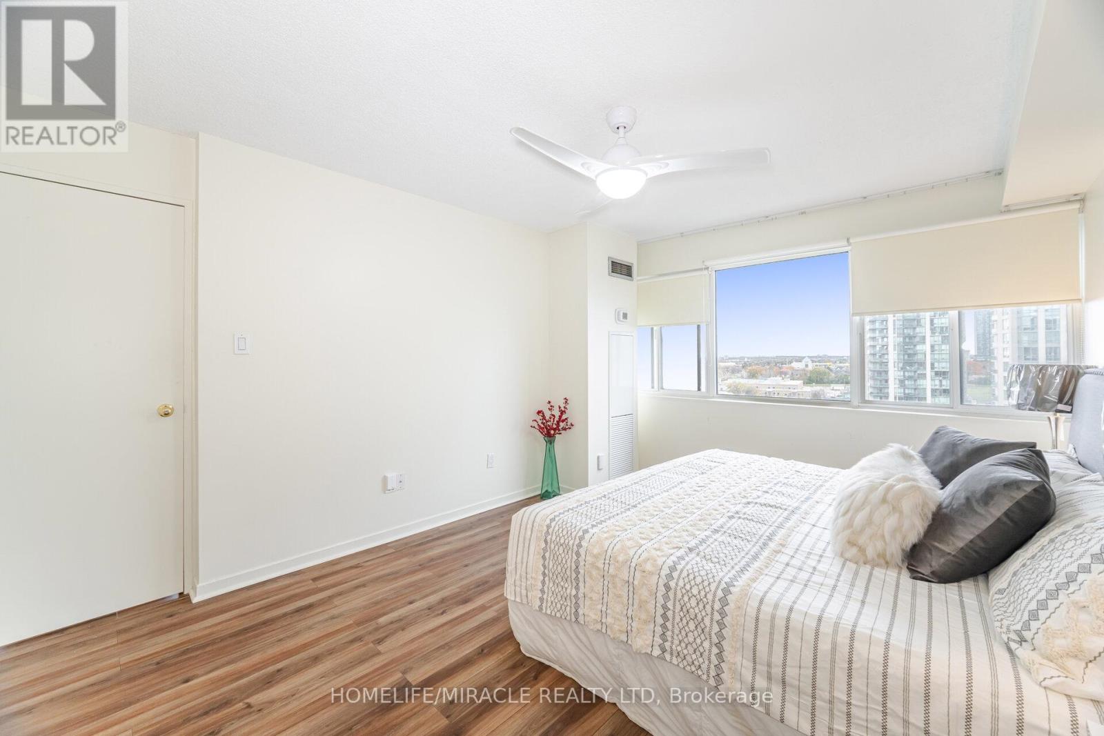 1501 - 50 Elm Drive East, Mississauga, Ontario L5A 3X2 - Photo 21 - W12545448