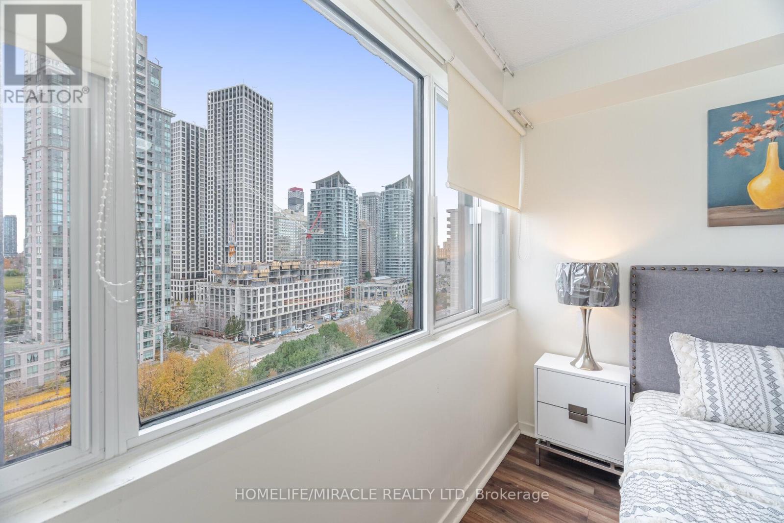 1501 - 50 Elm Drive East, Mississauga, Ontario L5A 3X2 - Photo 22 - W12545448