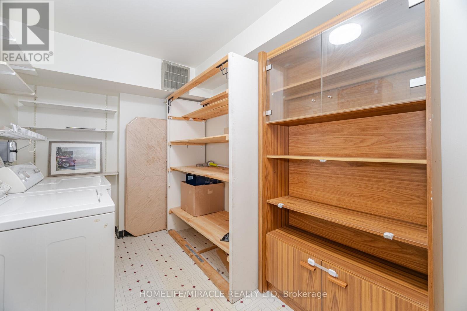 1501 - 50 Elm Drive East, Mississauga, Ontario L5A 3X2 - Photo 32 - W12545448