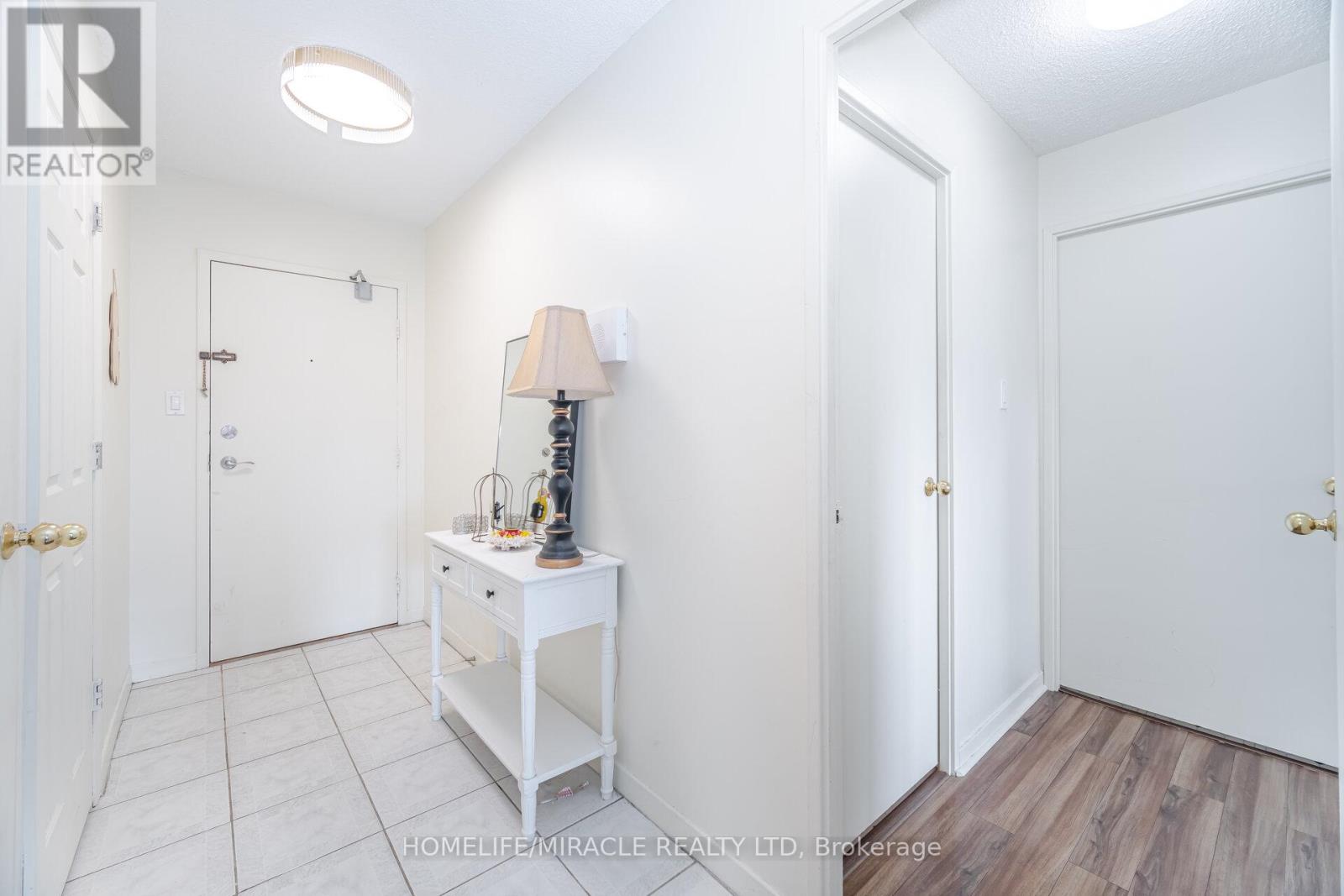 1501 - 50 Elm Drive East, Mississauga, Ontario L5A 3X2 - Photo 5 - W12545448