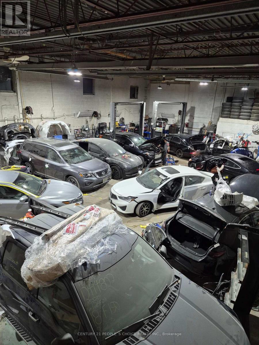 4 - 3364 Mavis Road, Mississauga, Ontario L5C 1T8 - Photo 10 - W12545468