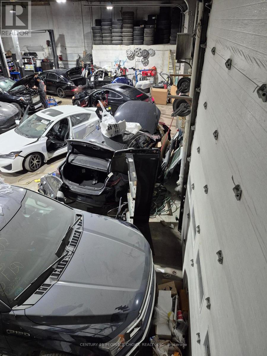 4 - 3364 Mavis Road, Mississauga, Ontario L5C 1T8 - Photo 9 - W12545468