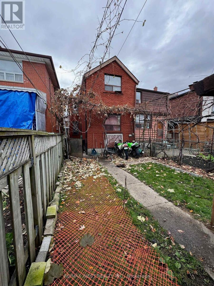 407 Concord Avenue, Toronto, Ontario M6H 2P9 - Photo 3 - W12545474