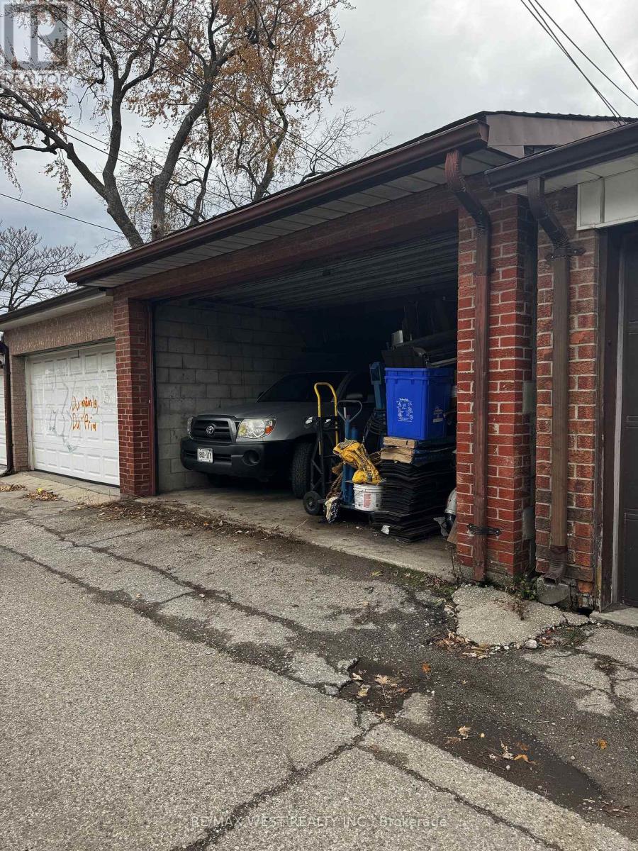 407 Concord Avenue, Toronto, Ontario M6H 2P9 - Photo 4 - W12545474