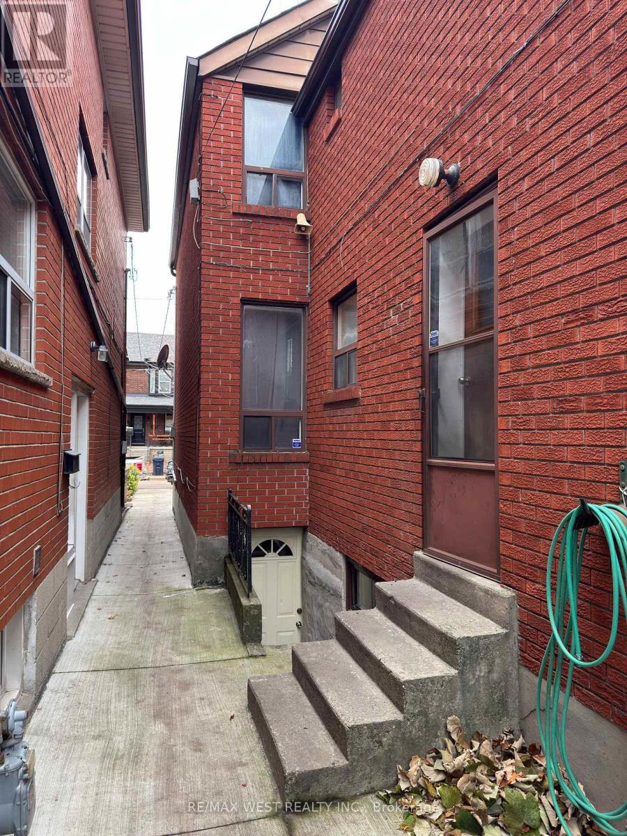 407 Concord Avenue, Toronto, Ontario M6H 2P9 - Photo 7 - W12545474