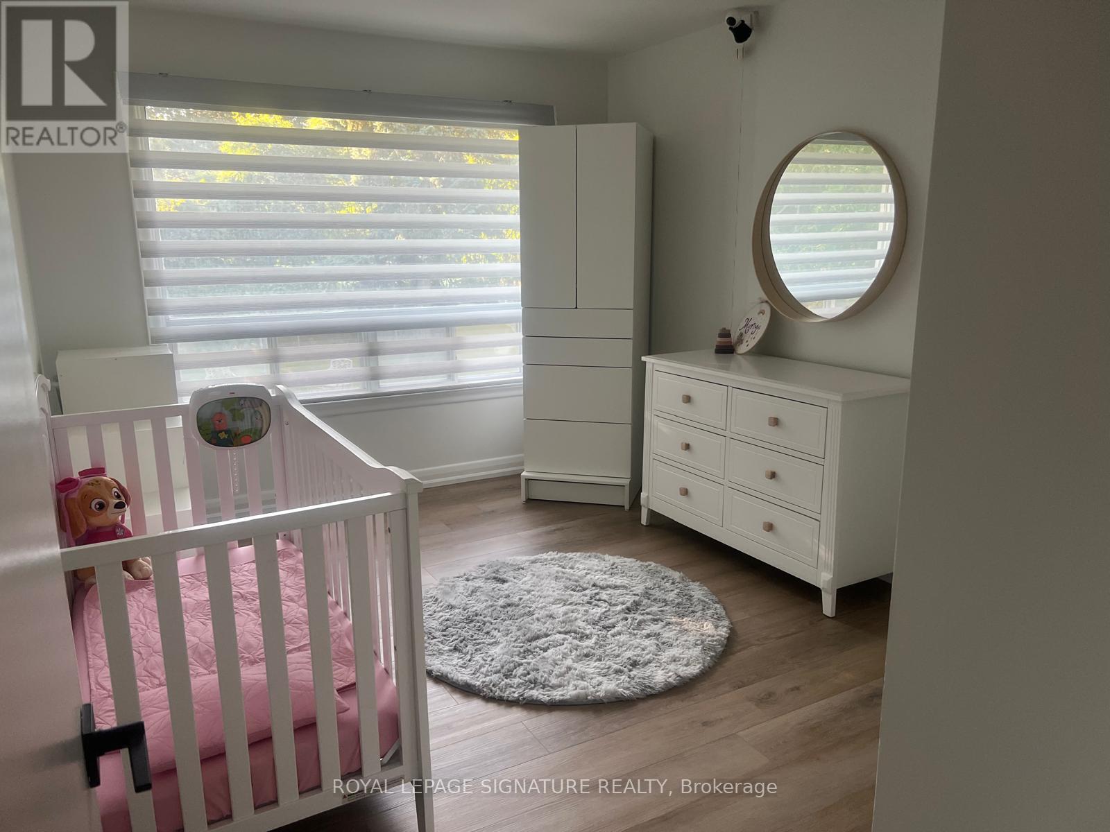 1410 Larchview Trail, Mississauga, Ontario L5E 2R9 - Photo 10 - W12545492