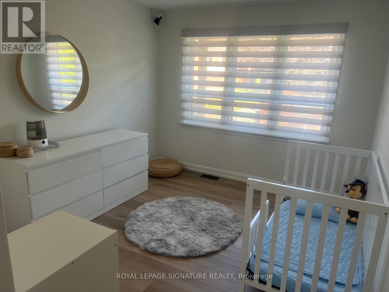 1410 Larchview Trail, Mississauga, Ontario L5E 2R9 - Photo 9 - W12545492