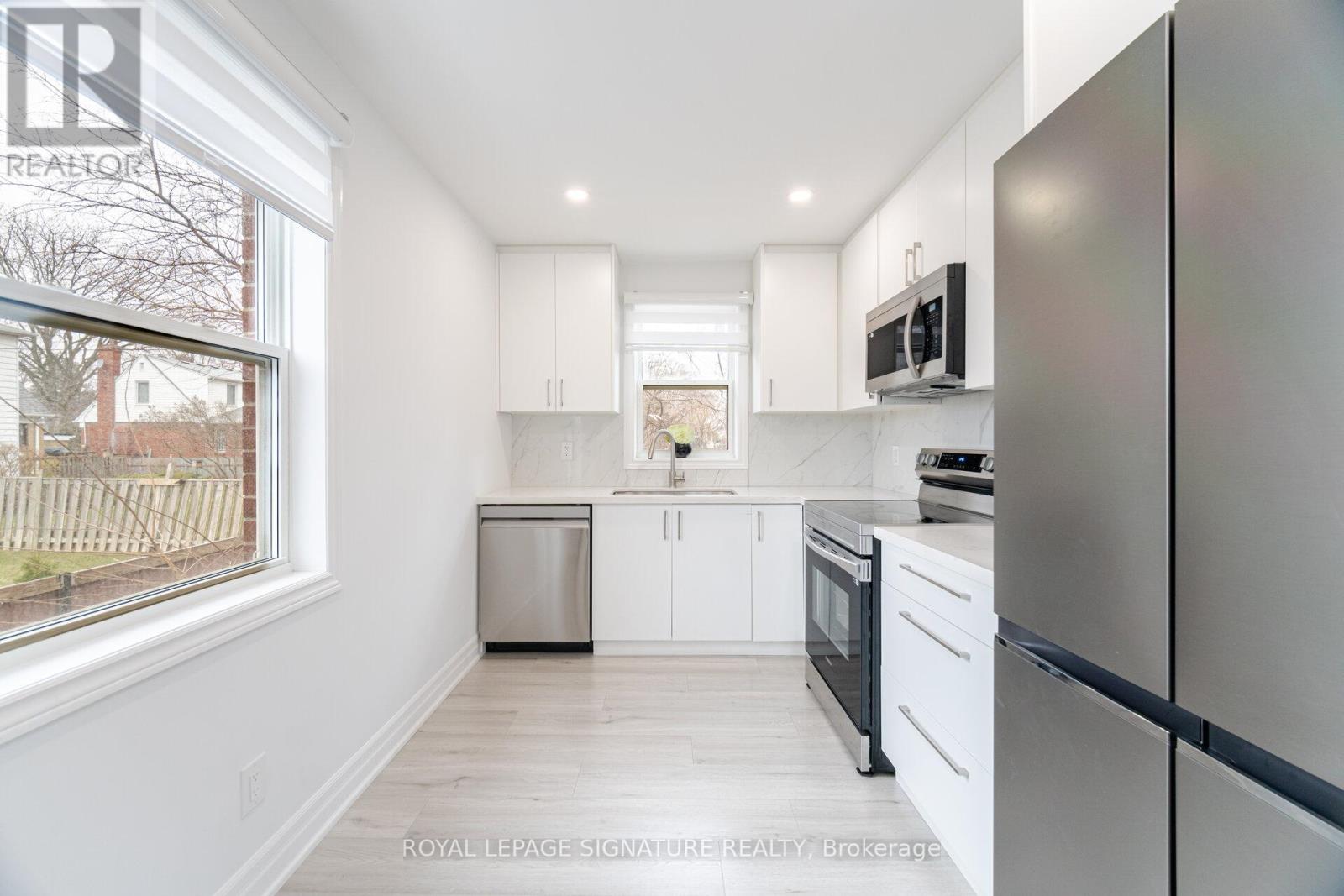 2015 Stanfield Road, Mississauga, Ontario L4Y 1R2 - Photo 5 - W12545496