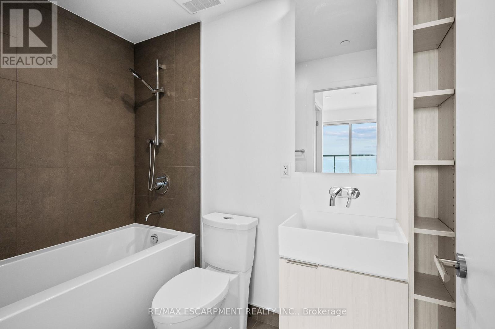 2103 - 370 Martha Street, Burlington, Ontario L7R 2P7 - Photo 13 - W12545518