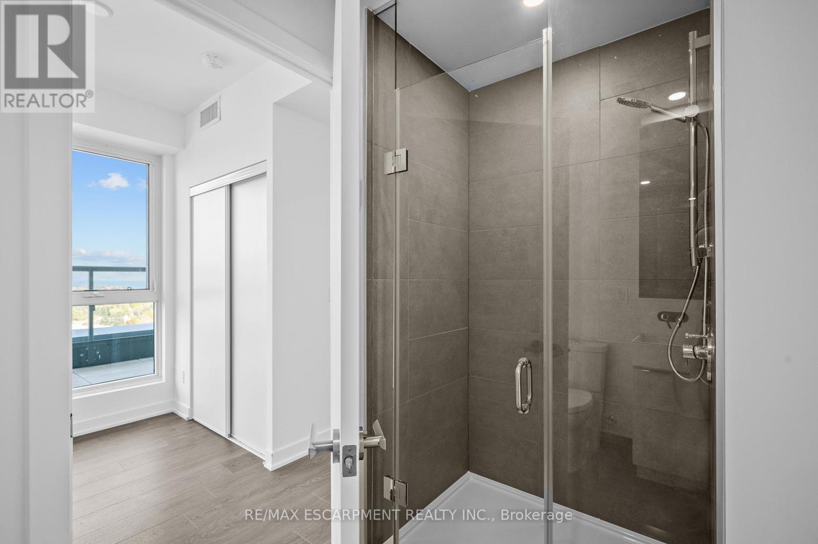 2103 - 370 Martha Street, Burlington, Ontario L7R 2P7 - Photo 16 - W12545518