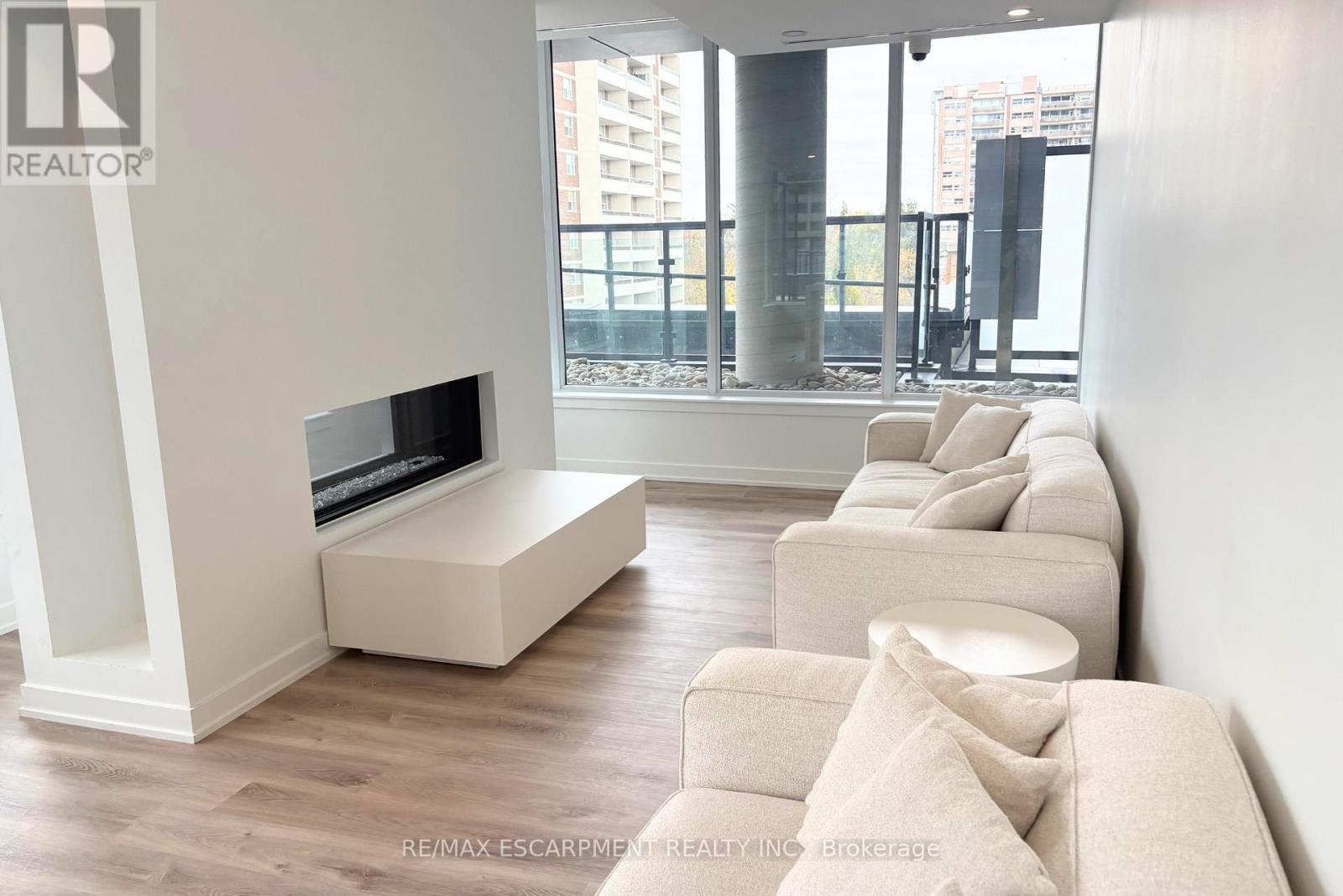 2103 - 370 Martha Street, Burlington, Ontario L7R 2P7 - Photo 24 - W12545518